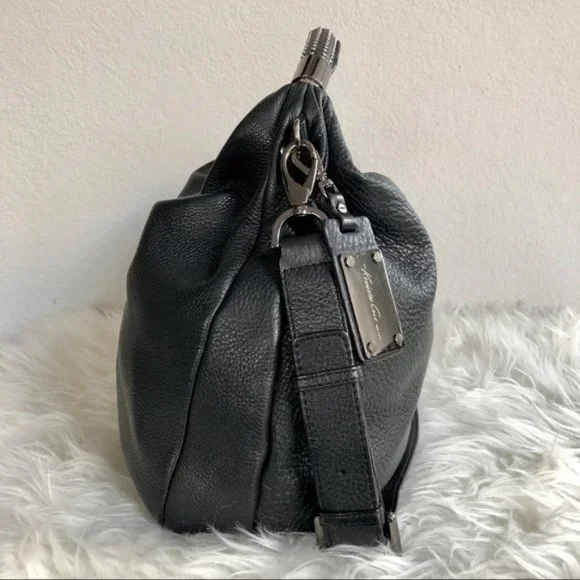 SOLD - KENNETH COLE | NO SLOUCH LEATHER SHOULDER BAG - Picture 3 of 8